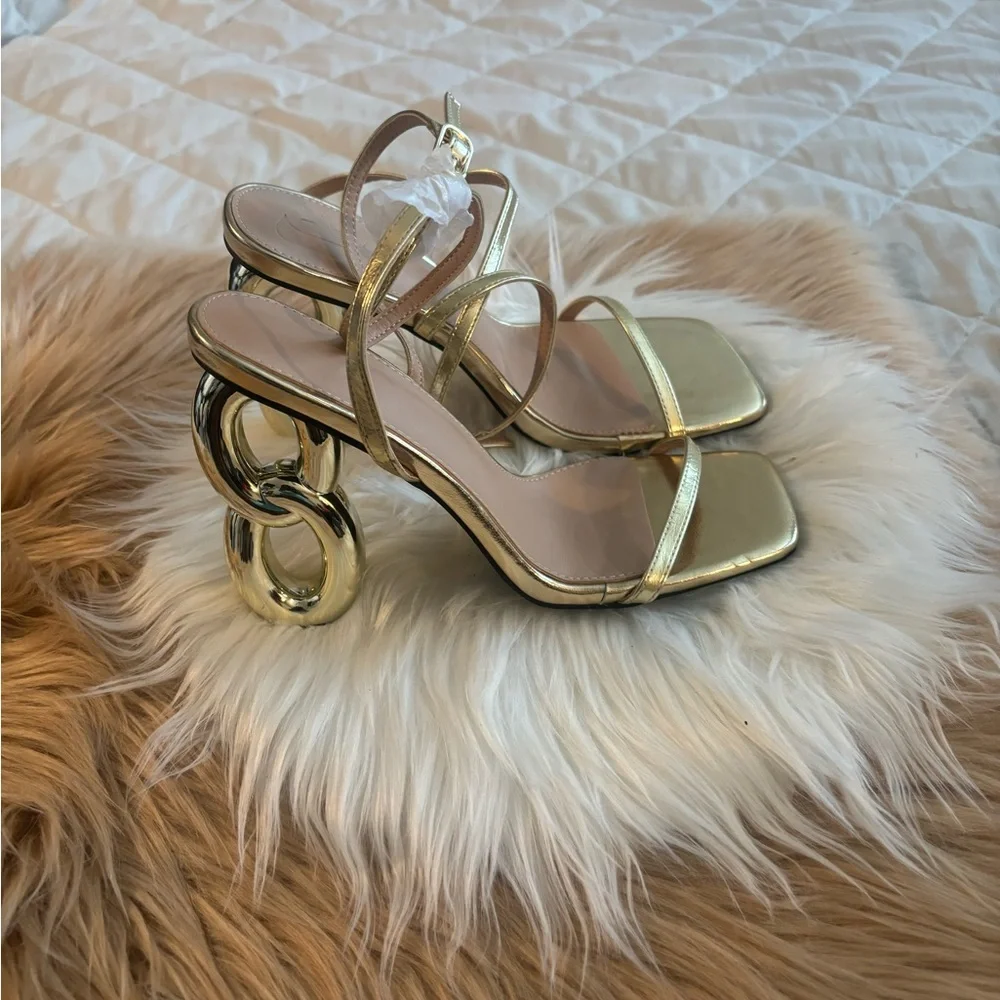 GOLD SEXY SCULPTURAL HEEL. - Picture 5 of 8